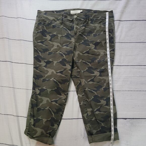 Torrid Size 22 Crop Aviator Skinny Stretch Twill Mid-Rise Pant Dark Camo - Picture 3 of 8